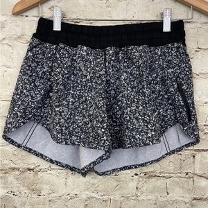 Lululemon Tracker Short IV 4" 4-way Stretch Sz 6 Daisy Dust Alpine White Black